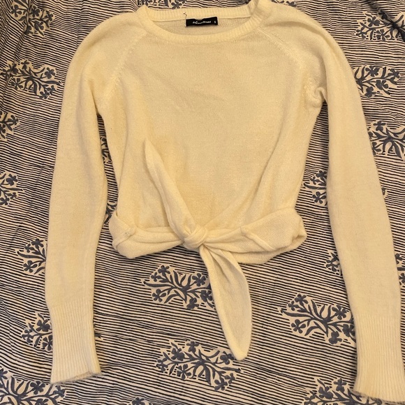 Long sleeve, cropped sweater with tie - Picture 2 of 2